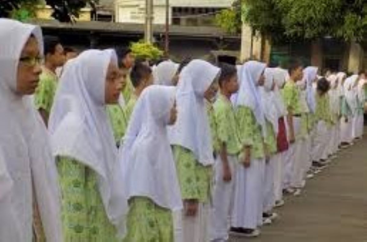 Jadi Beban Warga Miskin, Disdik Diminta Tiadakan Seragam Batik di Sekolah