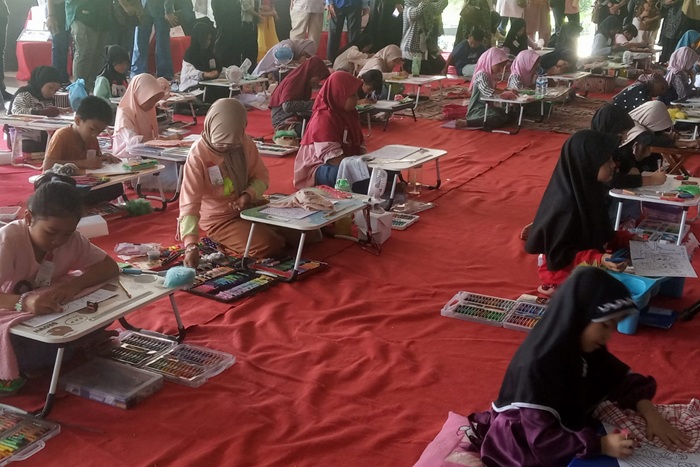 Puluhan Anak Ikuti Lomba Melukis Massal di Museum Tsunami