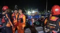 09_17_12_arsip_foto_tim_gabungan_sar_bersiap_siap_menjemput_abk_yang_zfad
