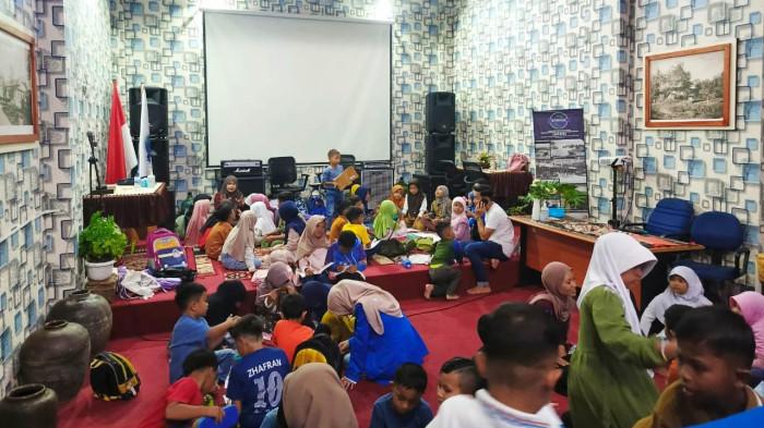 Mahasiswa UMD Gelar Program ‘English Village’ untuk Anak SD di Kuta Ateuh Sabang