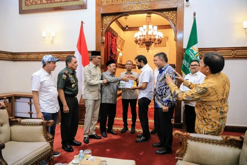 Gubernur Aceh serahkan dokumen pembangunan terowongan Geurutee ke Menteri PPN