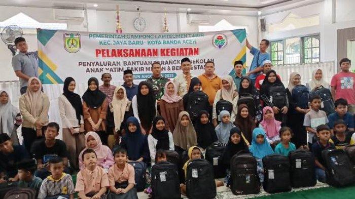 Tahun Keempat, Keuchik Lamteumen Timur Banda Aceh Kembali Salurkan 70 Paket Sekolah bagi Anak Yatim