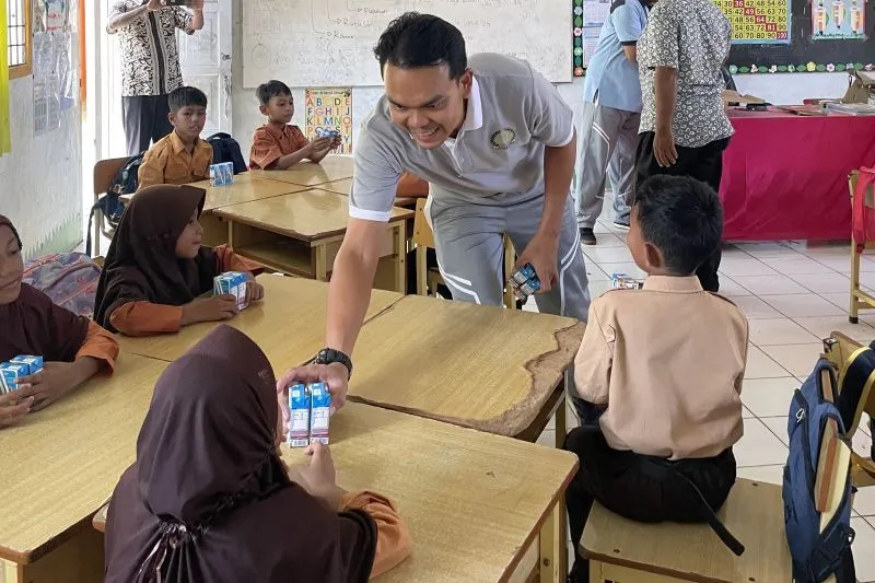 Peringati Hari Anak Nasional Imigrasi Sabang bagikan susu ke siswa SDN 5 Kota Sabang