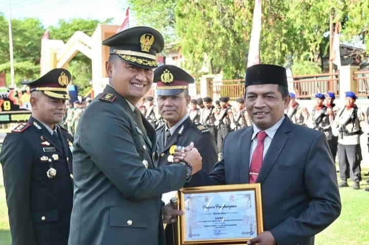 Sekda Kota Sabang Hadiri Upacara HUT Bhayangkara dan Terima Penghargaan