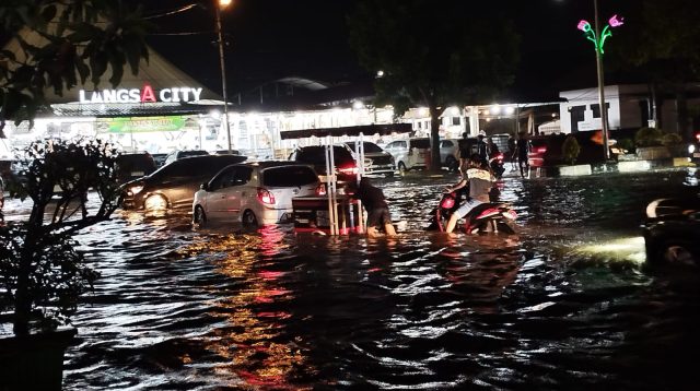 Pohon Tumbang dan Banjir Genangi Langsa, RSUD Ikut Terdampak