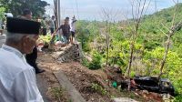 Mobil Pick Up Bermuatan Sayur Jatuh ke Jurang Sedalam 20 Meter