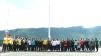 Satgas Yonif 112/DJ melaksanakan olahraga bersama Forkopimda Puncak Jaya