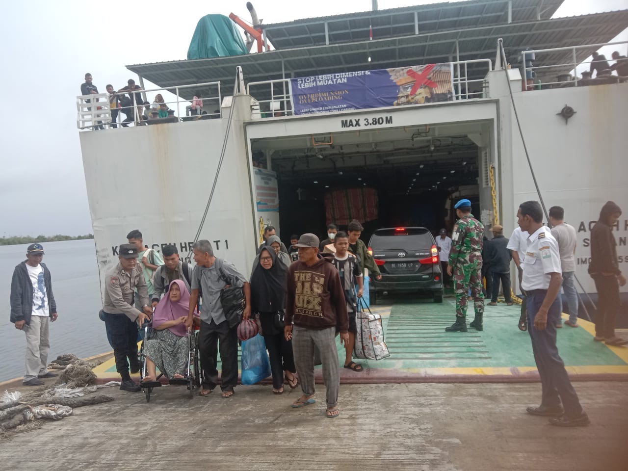 Polres Simeulue Laksanakan Pengamanan Keberangkatan KMP. Aceh Hebat 1 Di Pelabuhan Kolok Sinabang