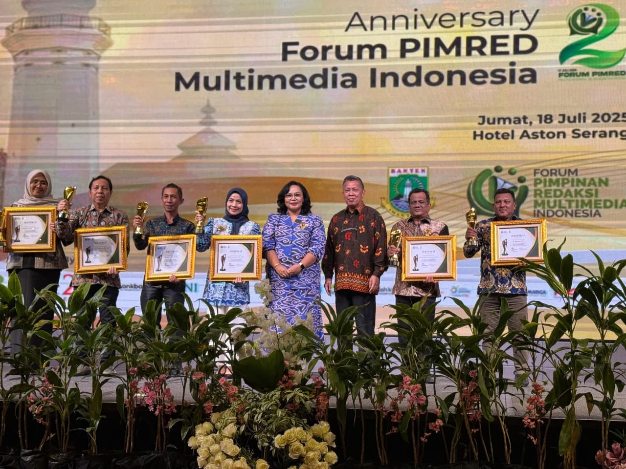 Terbaik di Bidang Komunikasi dan Keterbukaan Informasi Publik, Bupati Aceh Tamiang Terima Pimred Award 2025