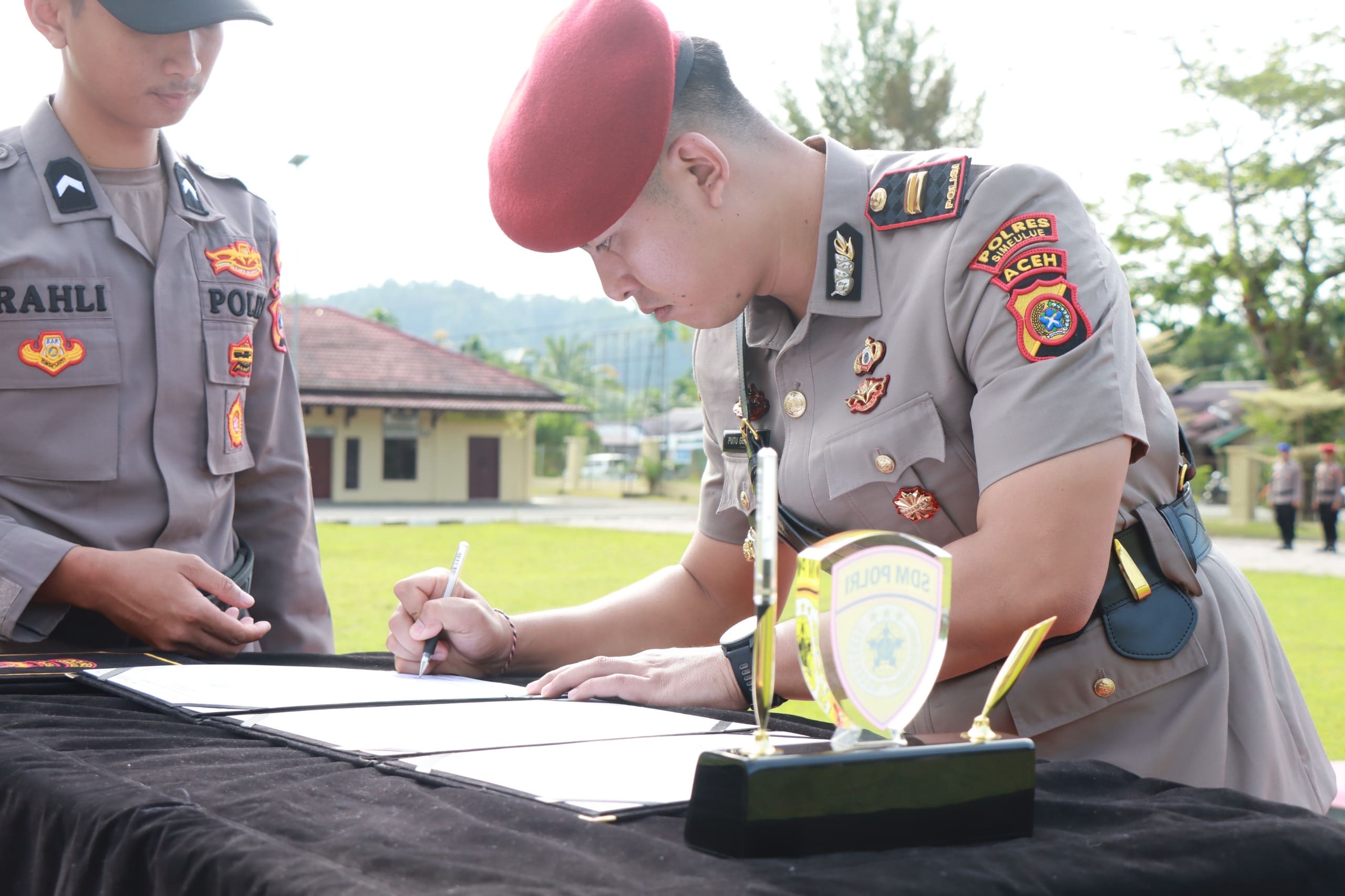 Polres Simeulue Gelar Upacara Serah Terima Jabatan Kasatreskrim Dan Penyerahan Jabatan Kasipropam