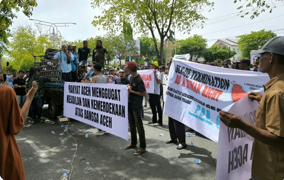 Alasan Keamanan, Peserta Demo Dilarang Masuk ke Halaman Kantor Gubernur Aceh