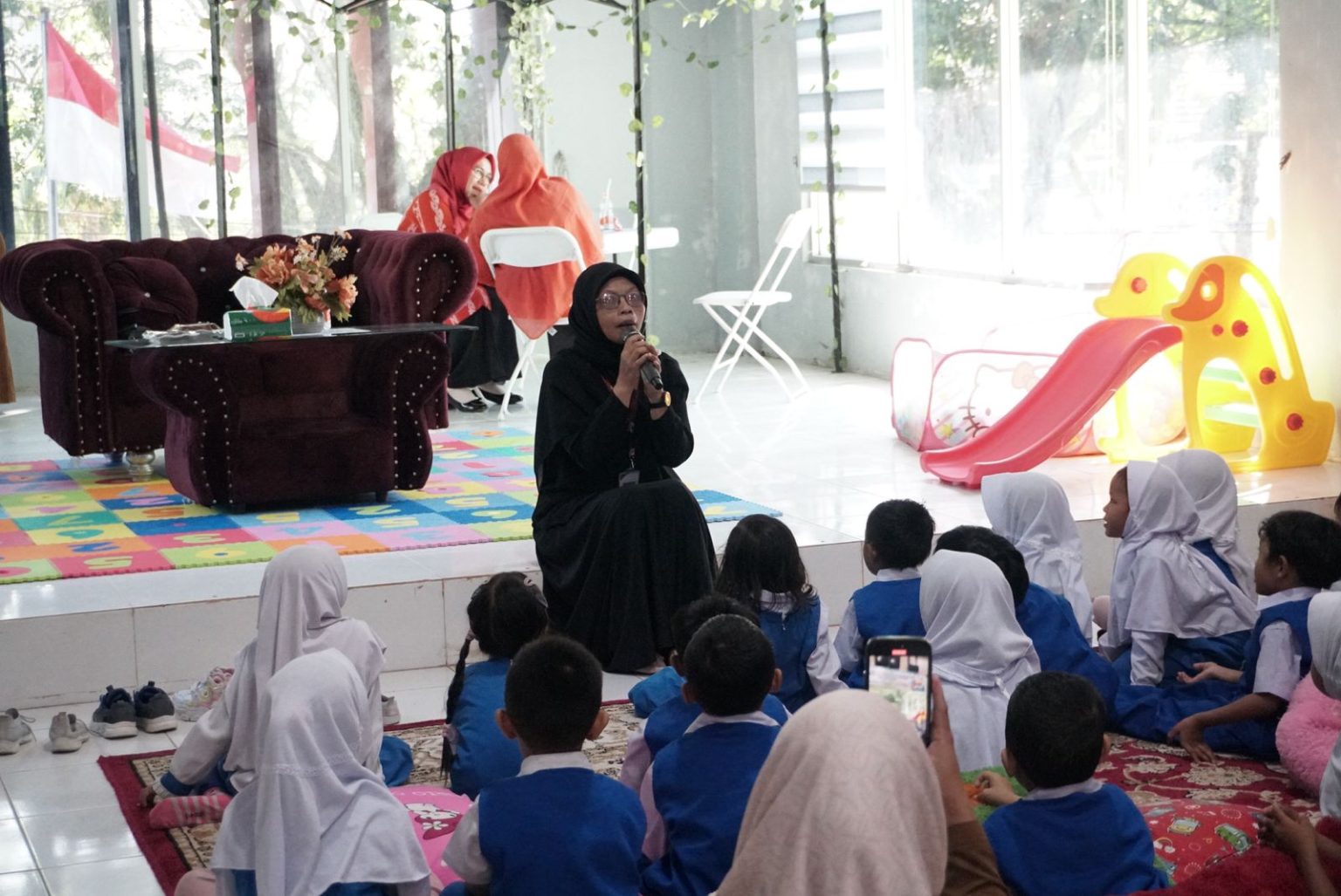 Ketua DWP Aceh Besar Kunjungi Perpustakaan Umum di Kota Jantho