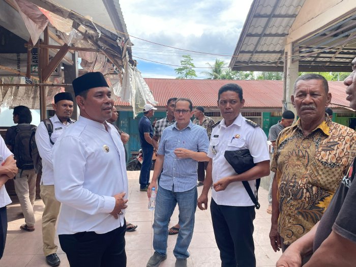 Bupati Syech Muharram Tinjau Pasar Lambaro Angan dan Bangunan Sekolah Terbengkalai