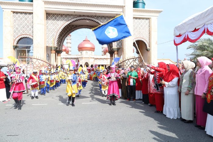 Semarak Pawai HUT RI ke-80, Bunda PAUD Aceh Barat Lepas Ribuan Anak TK