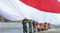 Bendera Raksasa 50 Meter Berkibar di Aceh Utara
