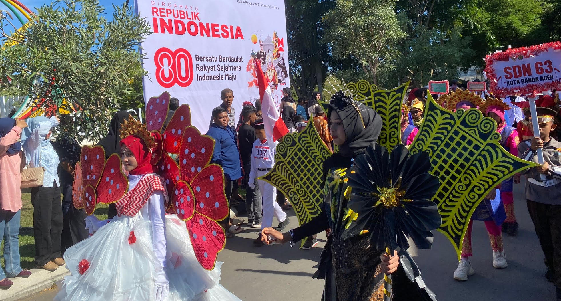 Ribuan Pelajar Meriahkan Karnaval HUT ke-80 RI di Banda Aceh