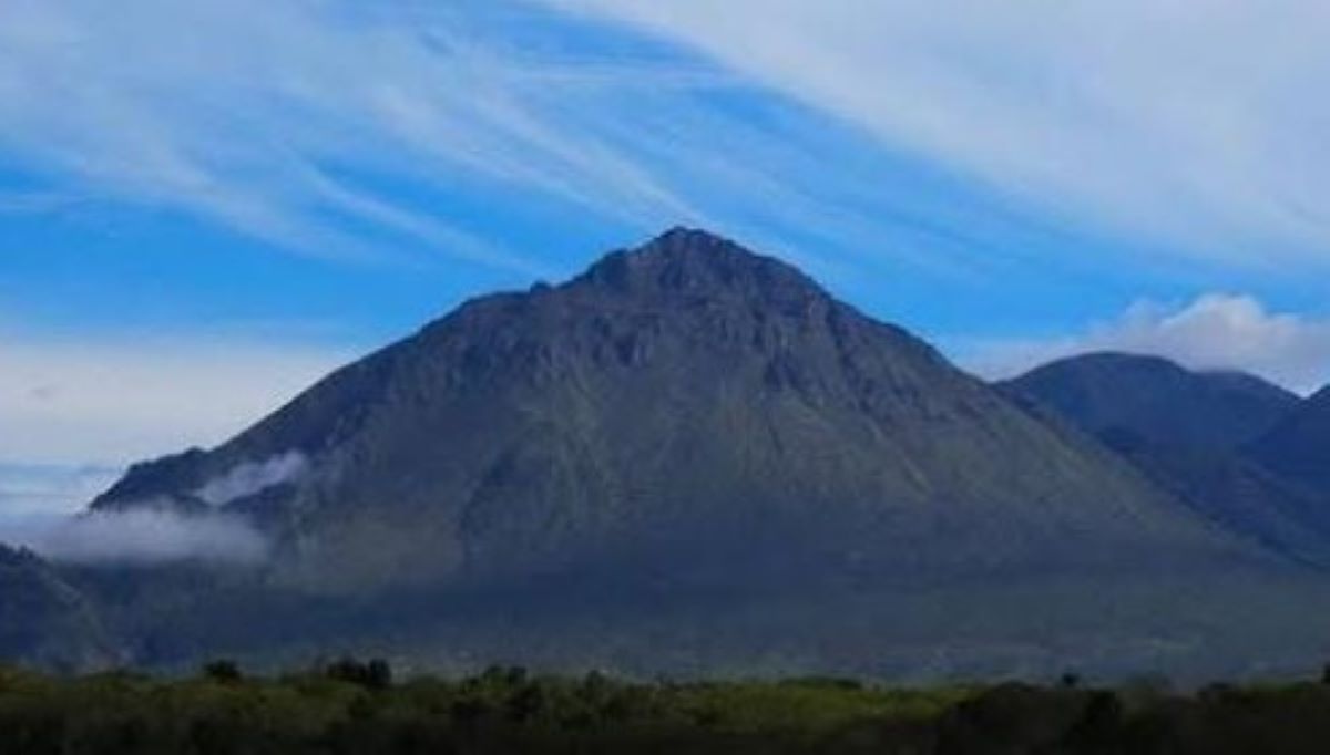 Aktivitas Gunung Api Bur ni Telong Naik Level Waspada Warga Diimbau Tidak Mendekati Kawah