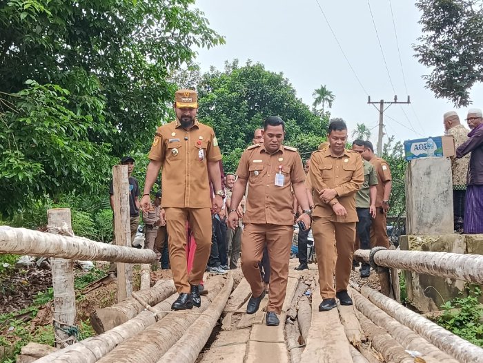 Bupati Al-Farlaky Coret Anggaran Mobil Dinas, Alihkan Bangun Jembatan di Pante bidari