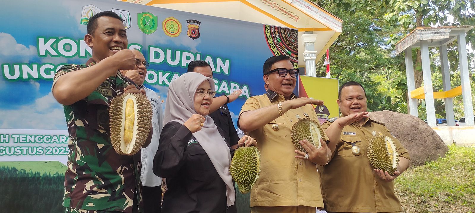 Kadis Tanbun Aceh dan Bupati Buka Kontes Durian Lokal Aceh Tenggara 2025