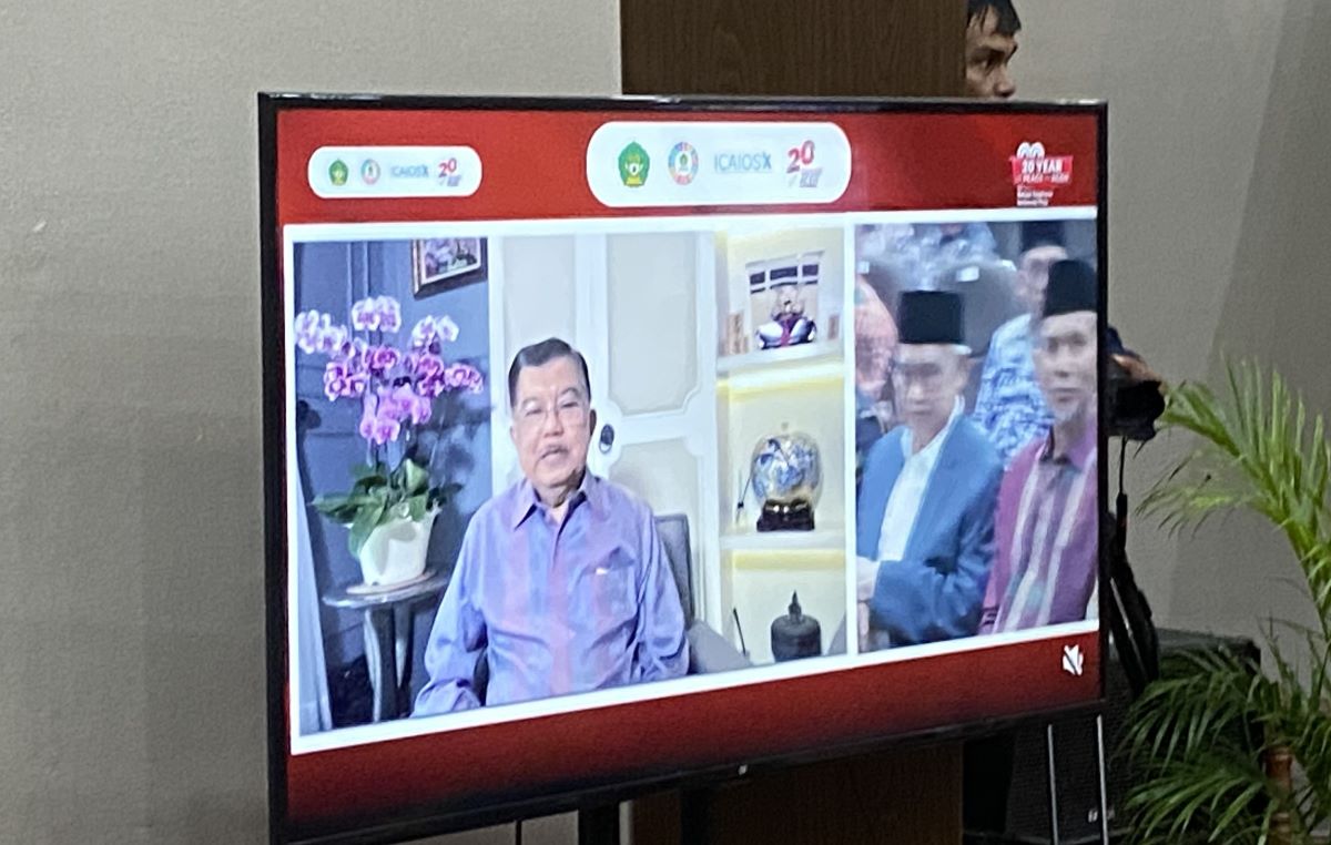 Mesin Pesawat Masuk Burung, JK Terpaksa Hadiri Penyerahan Piagam Tokoh Perdamaian Aceh Lewat Zoom