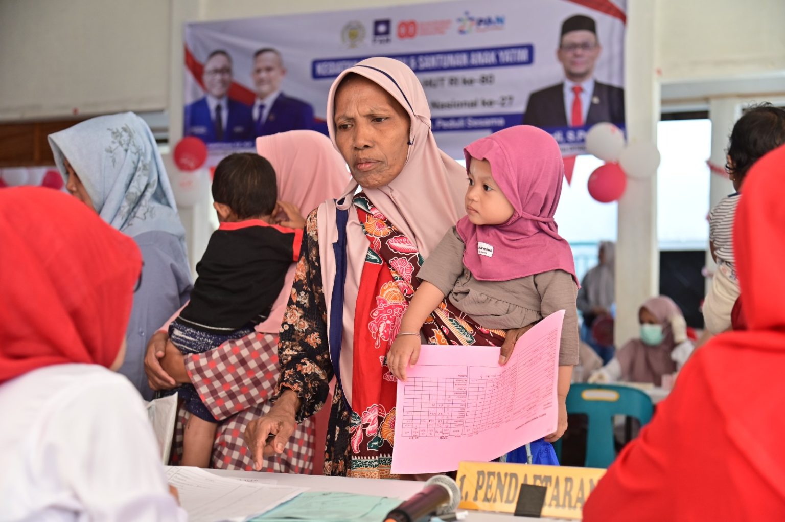 Wakil Ketua DPRK Banda Aceh Gelar Posyandu dan Santunan Anak Yatim di Gampong Ilie