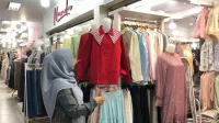 Jelang HUT RI, Warga Mulai Memburu Setelan Merah Putih di Banda Aceh