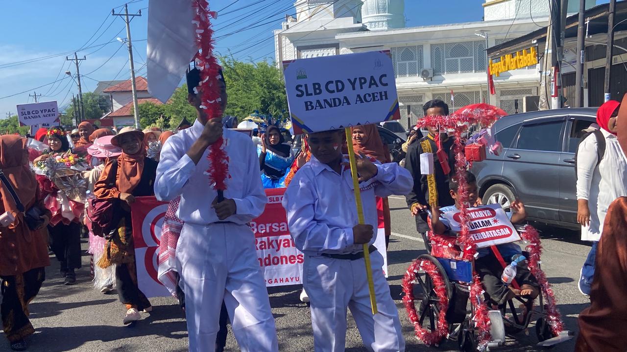 Tujuh Sekolah Luar Biasa Ikut Meriahkan Pawai Budaya Banda Aceh 2025