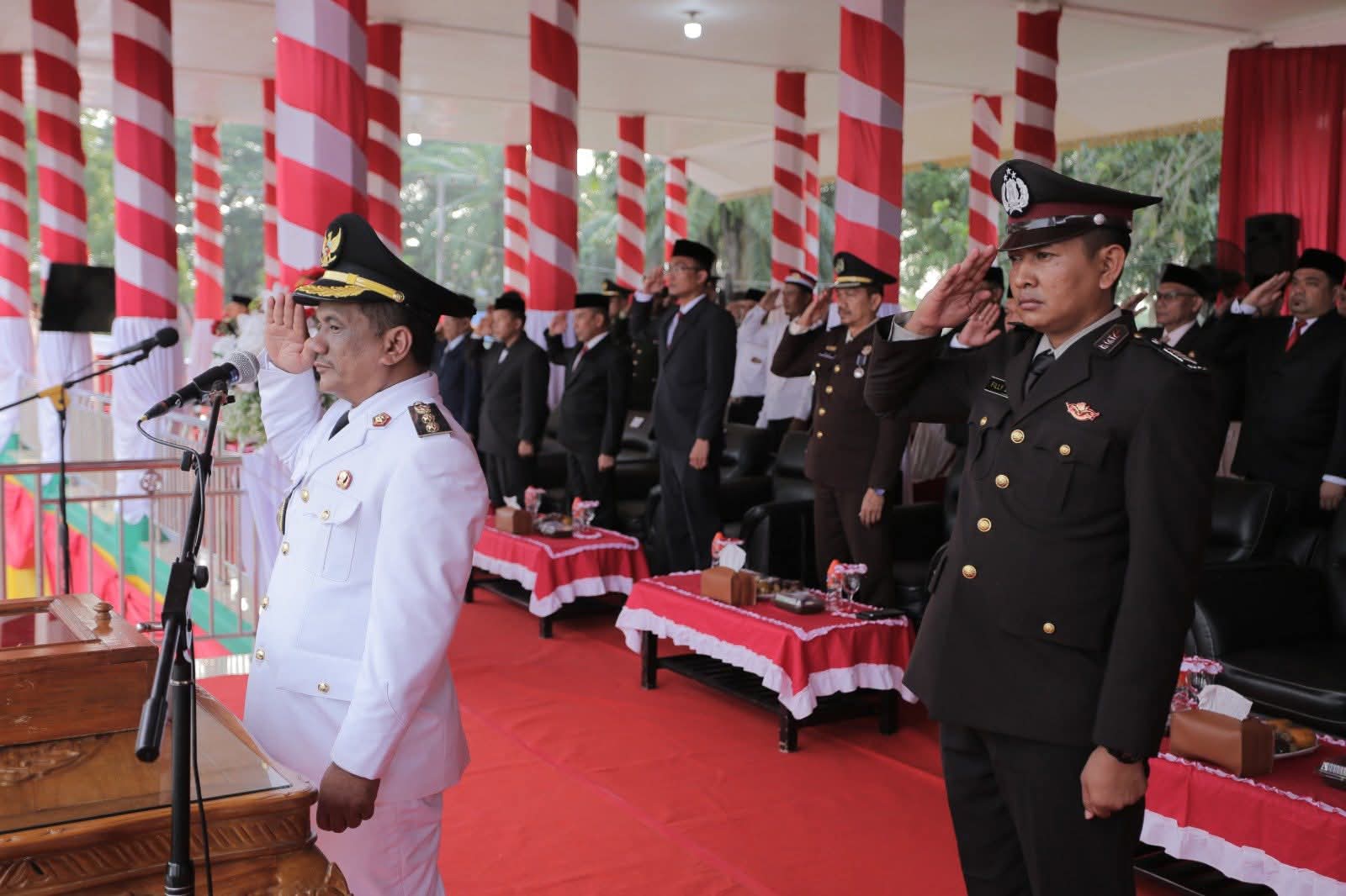 wabup Pimpin Upacara Penurunan Bendera