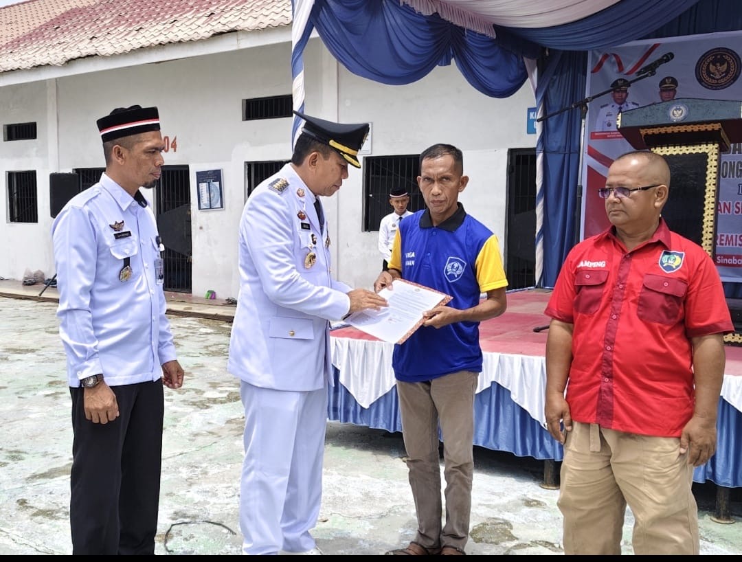 Bupati Simeulue Serahkan Remisi Kepada 70 Warga Binaan Lapas Kelas III Sinabang di Momen HUT RI ke-80