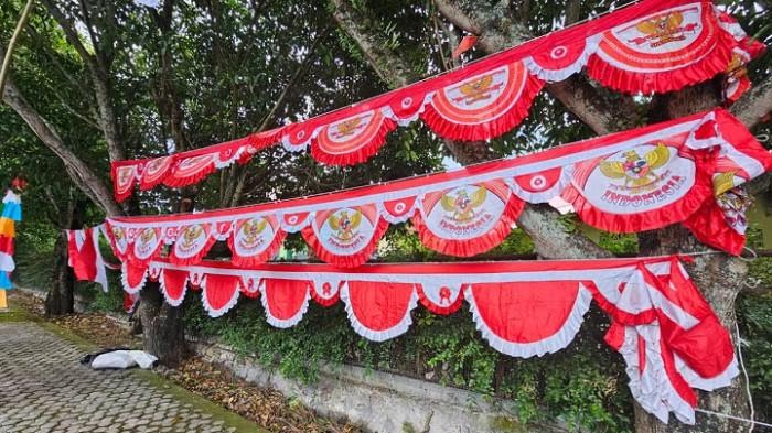 Penjualan Bendera Merah Putih Melonjak di Sabang, Omzet Capai Puluhan Juta