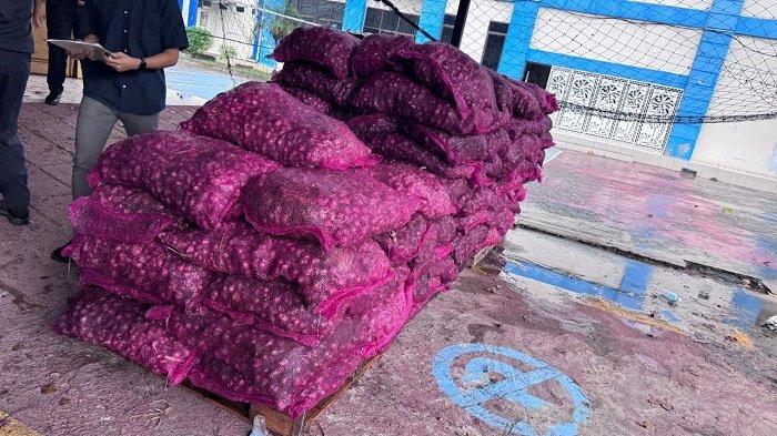 Kasus Penyelundupan Bawang Merah, Nahkoda Kapal Dituntut 4 Tahun, ABK 3 Tahun