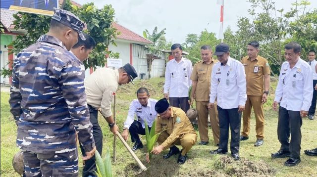 Hadiri Penanaman Pohon Kelapa di Lapas Kelas III Sinabang, Ini Harapan Wakil Bupati Nusar Amin