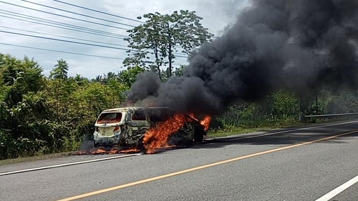 Cerita Mobil Terbakar di Aceh Jaya Versi Pemilik, ke Luar Asap hingga Suara Letusan