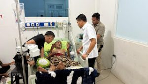 Tidak Kenal Lelah Kepedulian Wabup Aceh Timur Kunjungi Warga Yang Sedang Sakit Walaupun Larut Malam