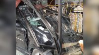 Avanza Seruduk Butik di Aceh Utara