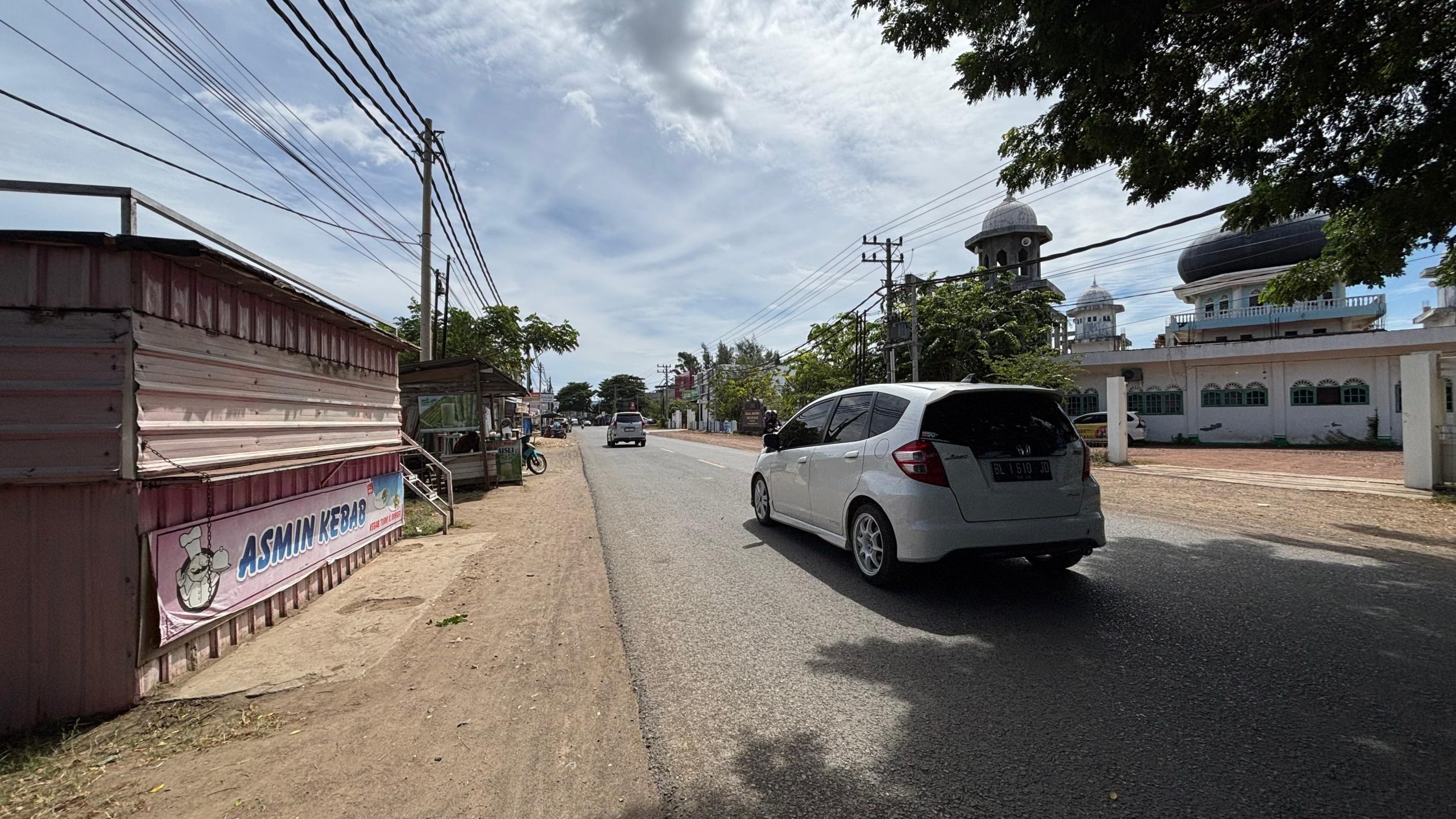 Kajhu Semakin Padat, DPR Aceh Desak Pelebaran Jalan Vital