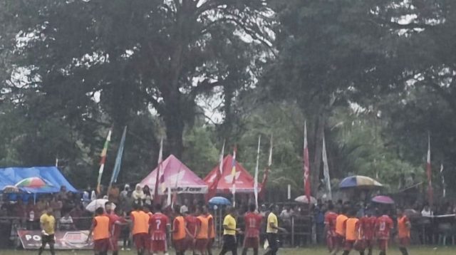 Suana Pertandingan Amuren Cup di Lapangan Bola Kaki Lambaya, Simeulue Tengah. Minggu (19/10/2025). Foto : Rk/Bidikindonesia.com