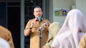 Sekretaris Dinsos Aceh Pimpin Apel, Ingatkan Disiplin dan Profesionalisme