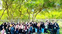 Pramuka UIN Sultanah Nahrasiyah Gagas Aksi Bersih Pantai: Kolaborasi Mahasiswa untuk Lingkungan Lestari
