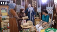 Ketua Dekranasda Aceh Besar Promosikan Kerajinan Lokal di Ajang Inakraf