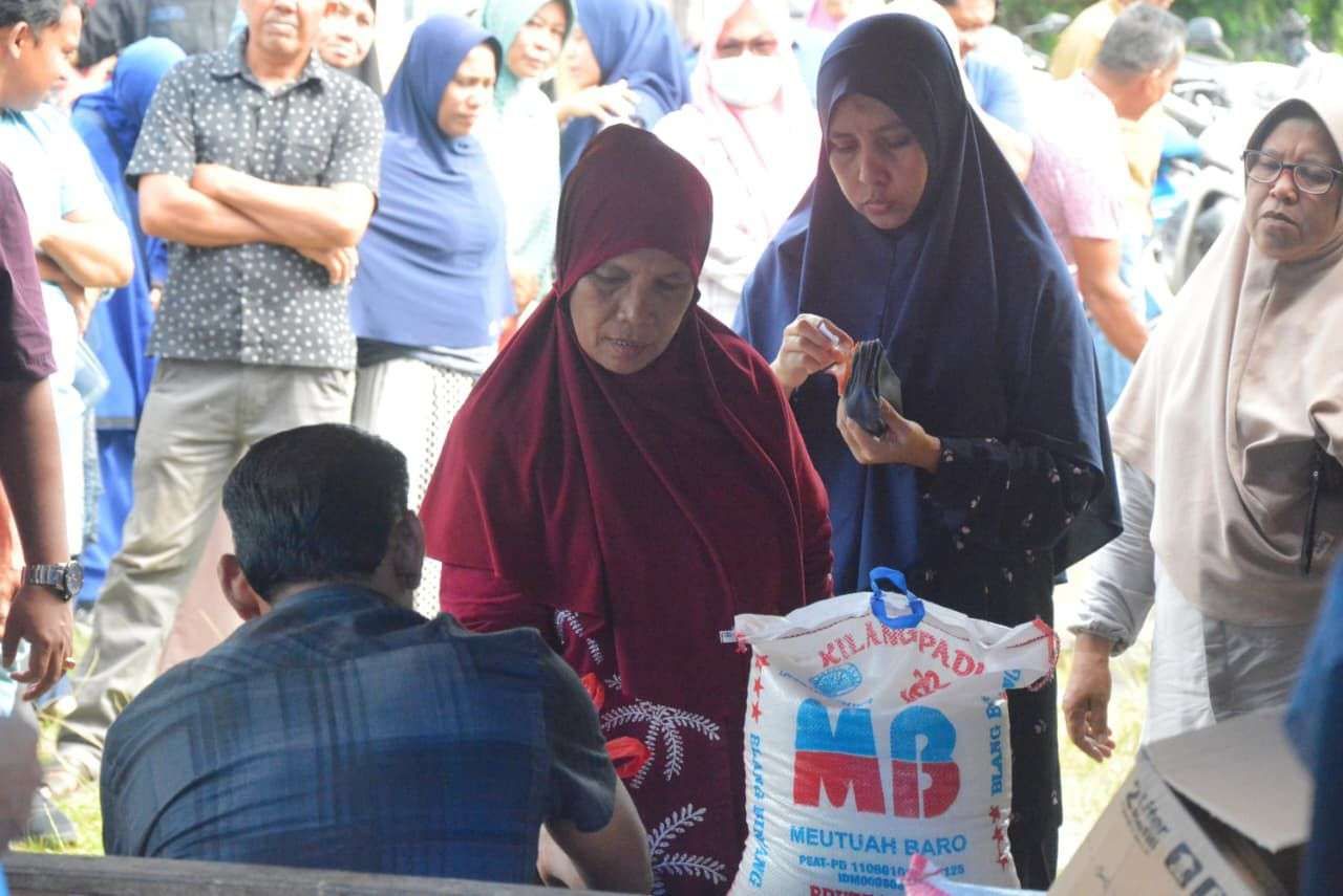 Ratusan Warga Sabang Serbu Pasar Murah
