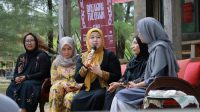 Ketua TP PKK Aceh Besar Ajak Orang Tua Jadi Tempat Terbaik Anak Berbagi Cerita