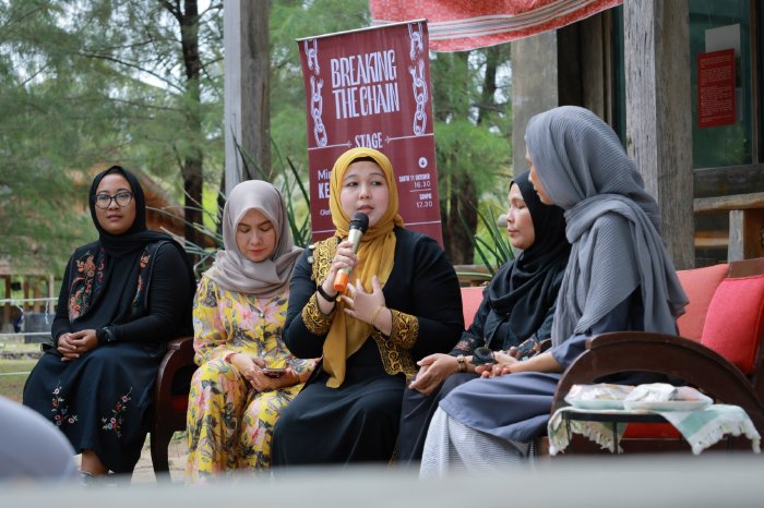 Ketua TP PKK Aceh Besar Ajak Orang Tua Jadi Tempat Terbaik Anak Berbagi Cerita