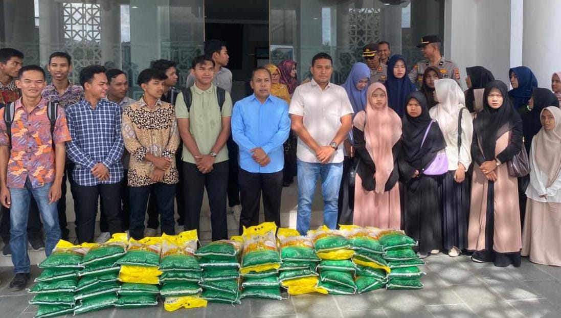 Polda Aceh Salurkan Bantuan Beras Untuk Mahasiswa UIN Ar-Raniry