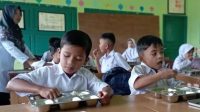 270 siswa Madrasah di Aceh Besar mulai terima MBG