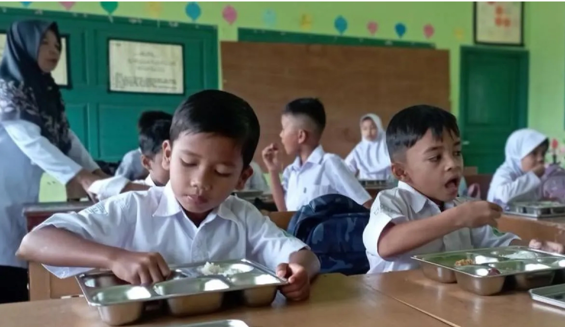 270 siswa Madrasah di Aceh Besar mulai terima MBG