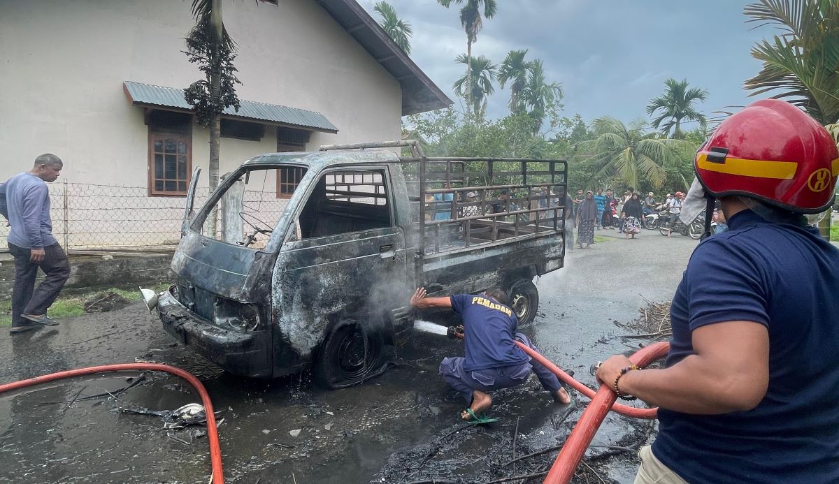 Satu Unit Mobil Pick Up Terbakar di Kota Jantho
