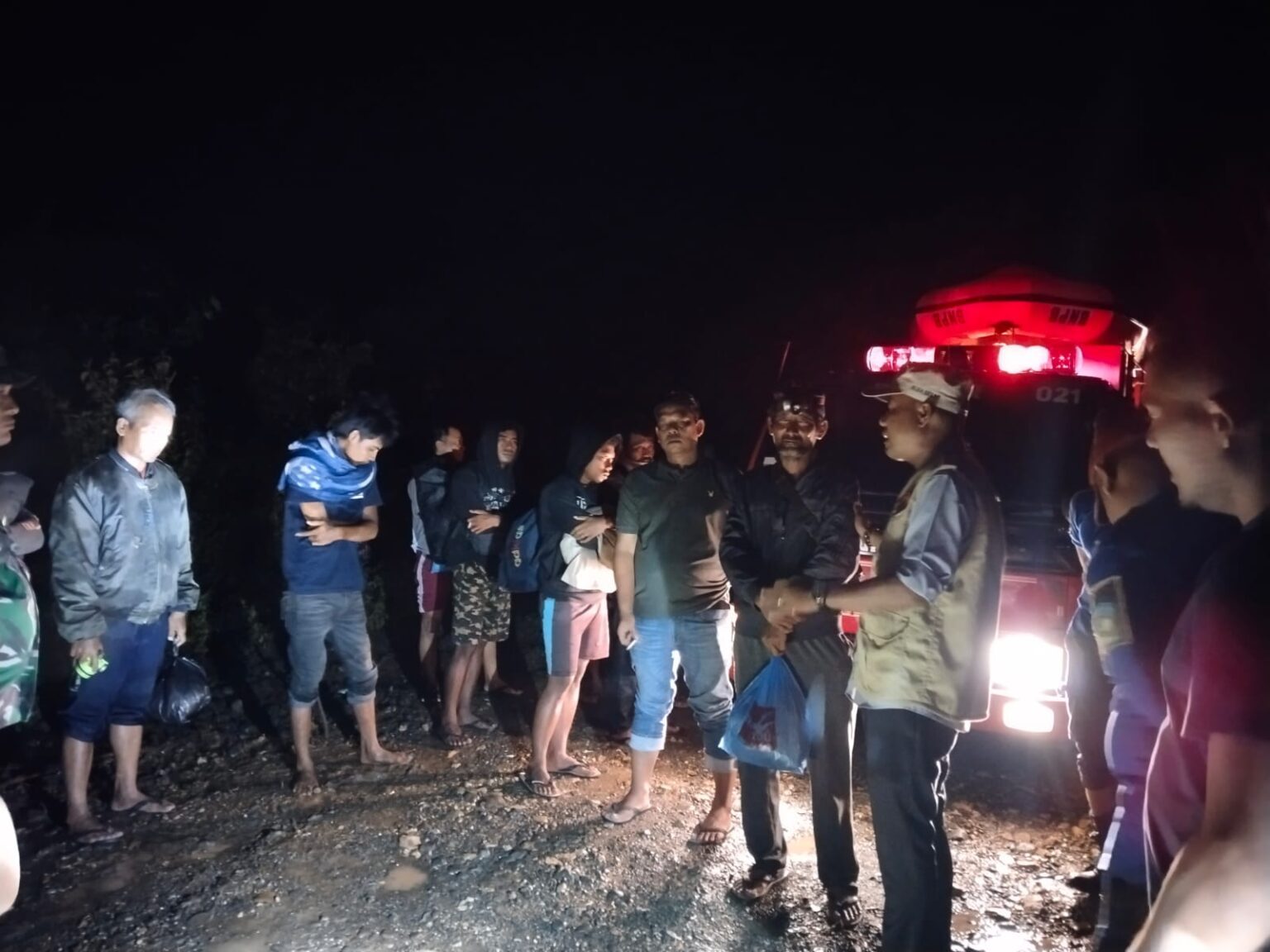 Terjebak Sungai Meluap 14 pekerja Dievakuasi BPBD Aceh Besar