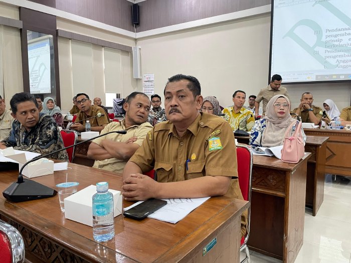 Pemkab Aceh Besar Hadiri RDPU Raqan Ketransmigrasian di DPRA