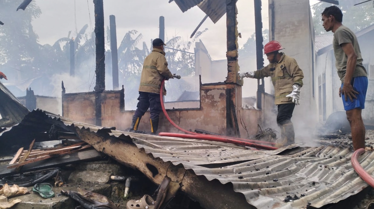 Tiga Rumah Warga Terbakar di Aceh Besar Tiga Rumah Warga Terbakar di Aceh Besar